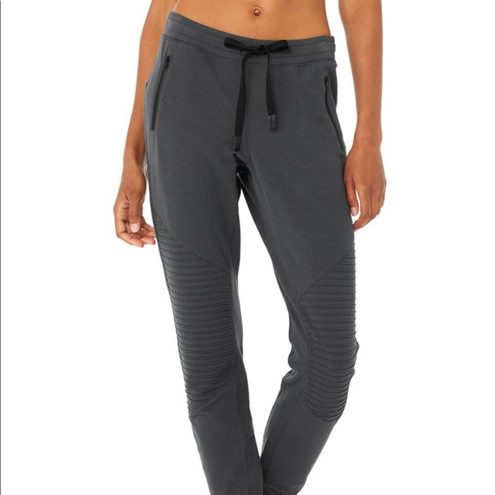 BNWT Alo Yoga Urban amigo Sweatpant in Anthracite